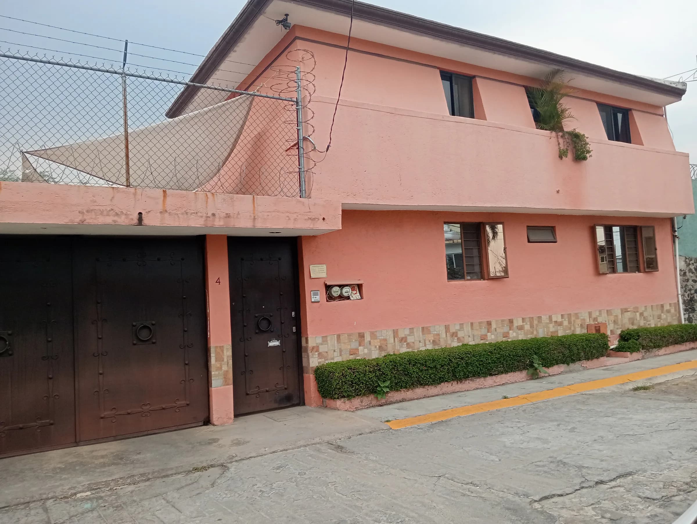 CASA SOLA A UNA CUADRA DE AVENIDA COMERCIAL SUBIDA A CHALMA EN CUERNAVACA