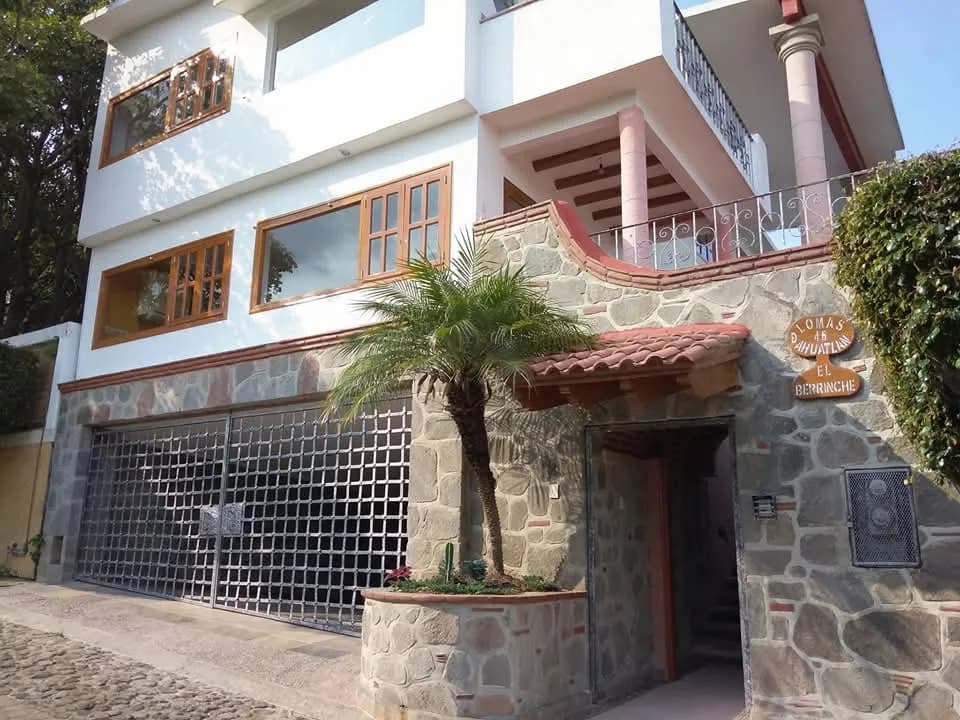 CASA SOLA EN REAL DE TETELA EN CUERNAVACA EN ESQUINA CON DOS FRENTES