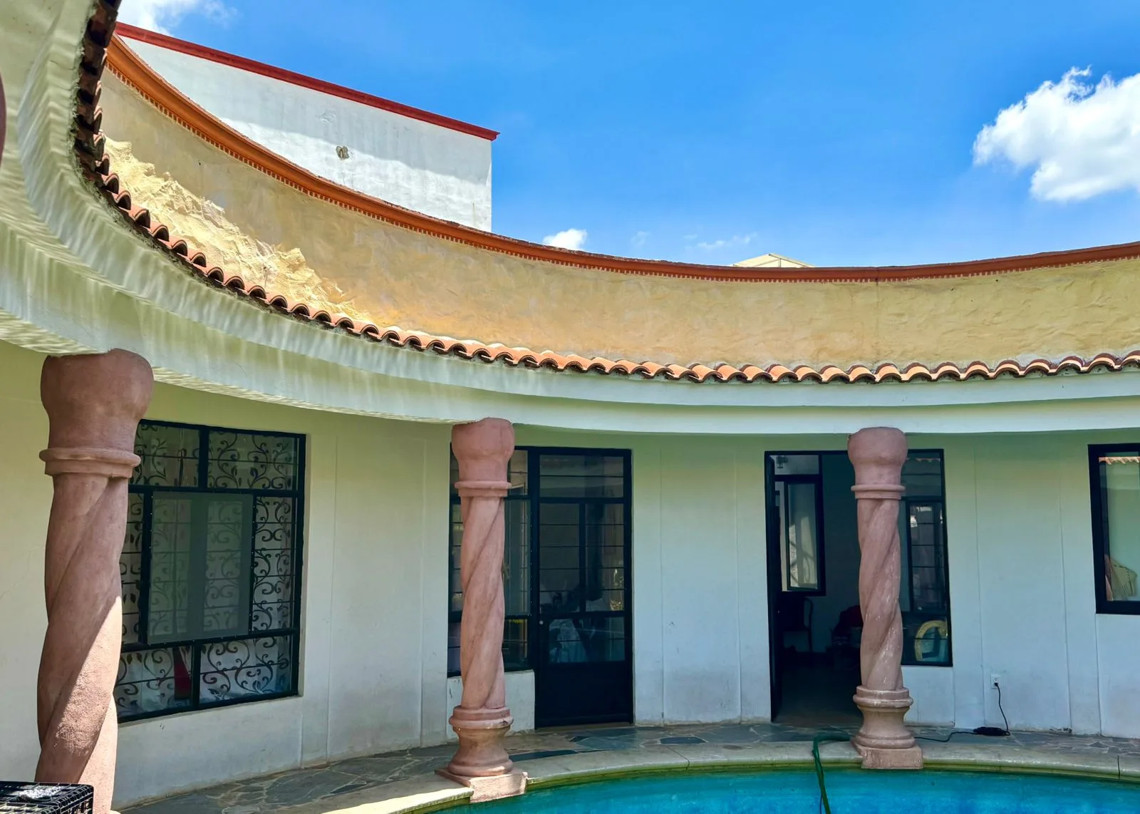 HERMOSA CASA SOLA EN VISTA HERMOSA A UNA CUADRA DE AVENIDA PRINCIPAL COMERCIAL RIO MAYO