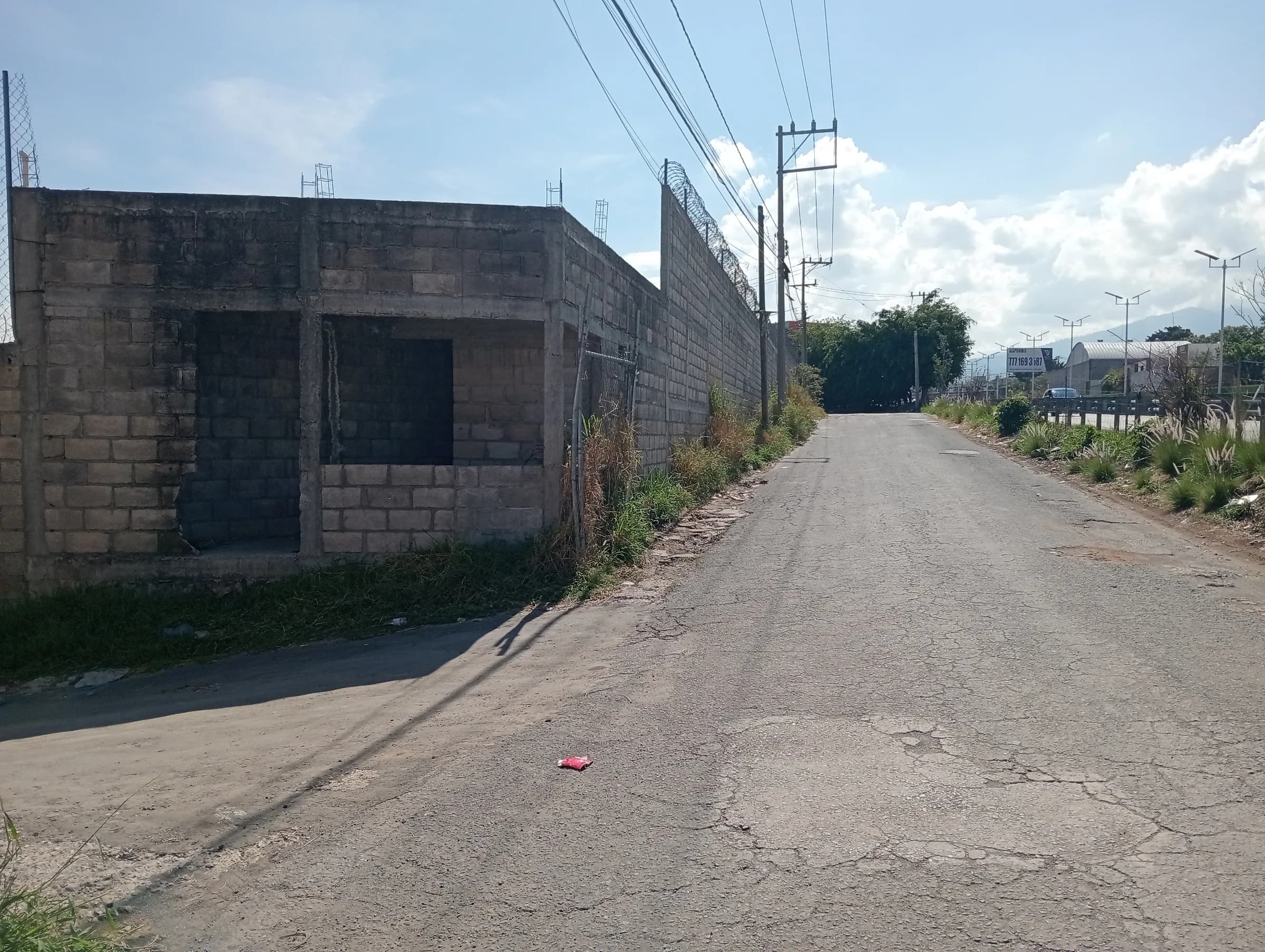 TERRENO A UNA CUADRA AUTOPISTA DEL SOL EN ESQUINA
